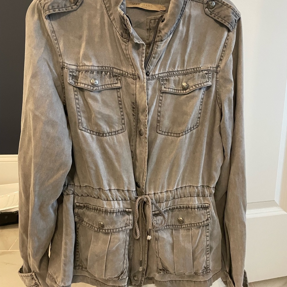 Fun casual relaxed jacket. Draw string at waist or leave loose.